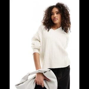ASOS Ribbed V-Neck Knit Sweater - NWOT